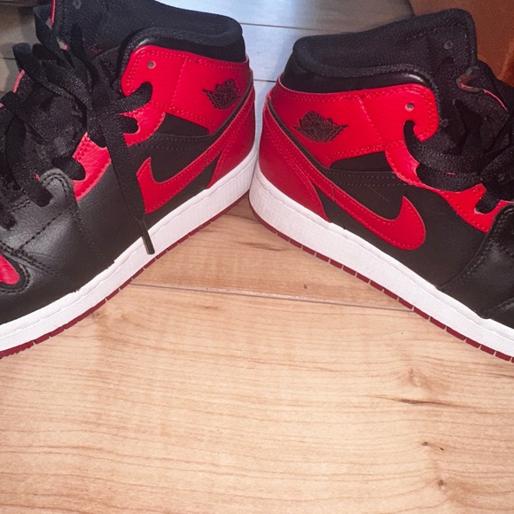Nike Air Jordan 1 Retro Mid GS “Banned/Bred” WOMENS 6.5 🖤❤️ - Picture 8 of 10